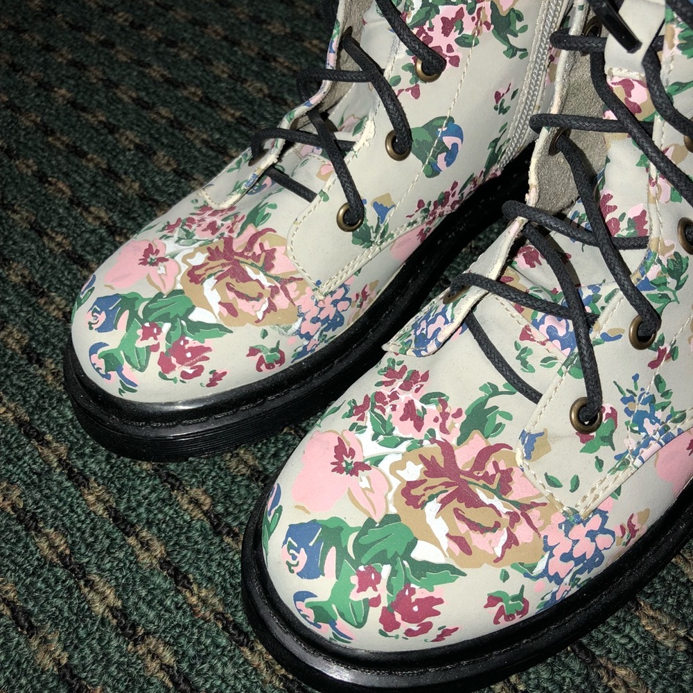 *NOT FOR SALE*United colors of benetton boots